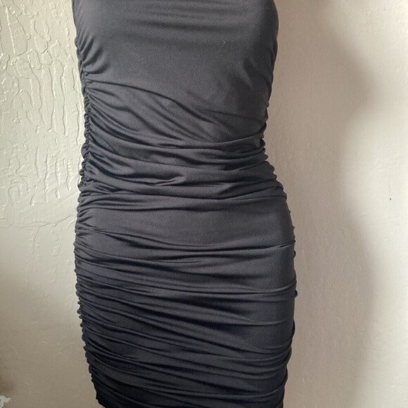 FASHIONNOVA BLACK RAUNCHED MINI DRESS (S) - Picture 2 of 4